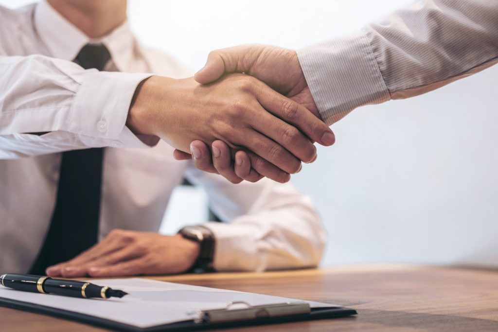 Forward Contract Deal - Image of two businessmen shaking hands