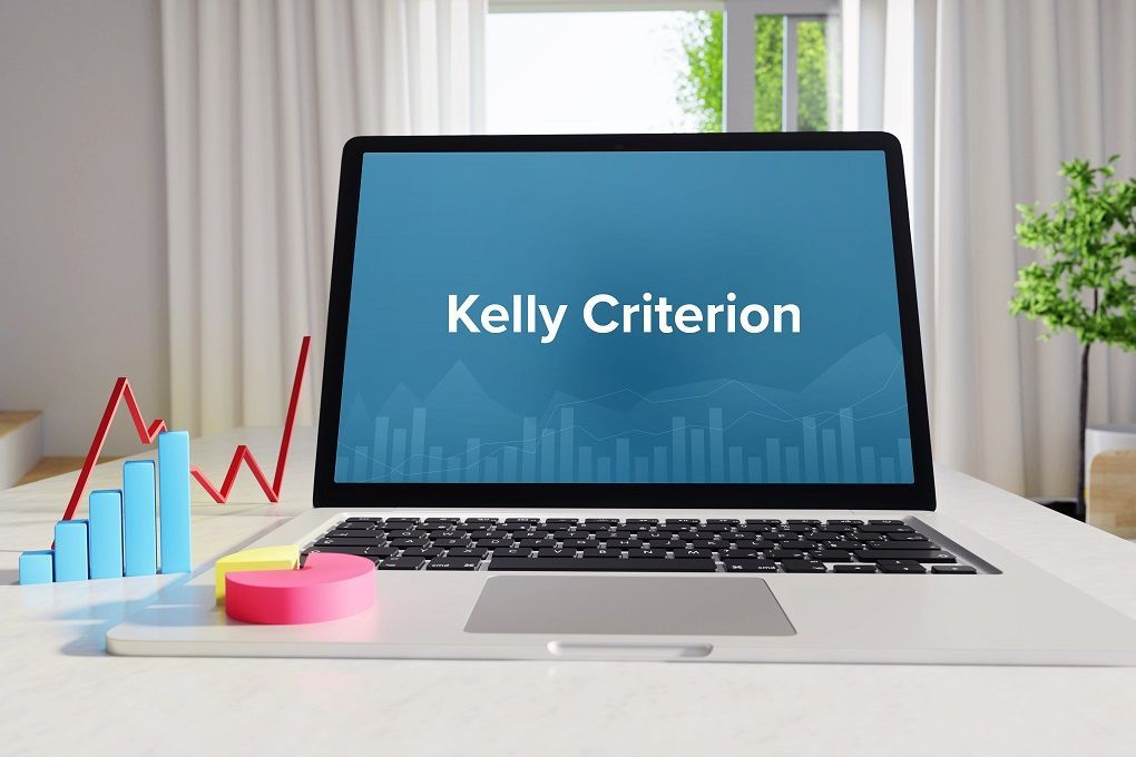 Kelly Criterion - Εικόνα ενός φορητού υπολογιστή με το κριτήριο Kelly γραμμένο στην οθόνη